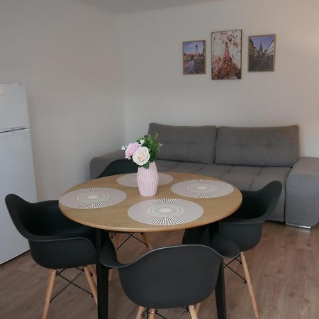 Free Garage In The Center-Delicia 4 Studio! Sibiu Luaran gambar