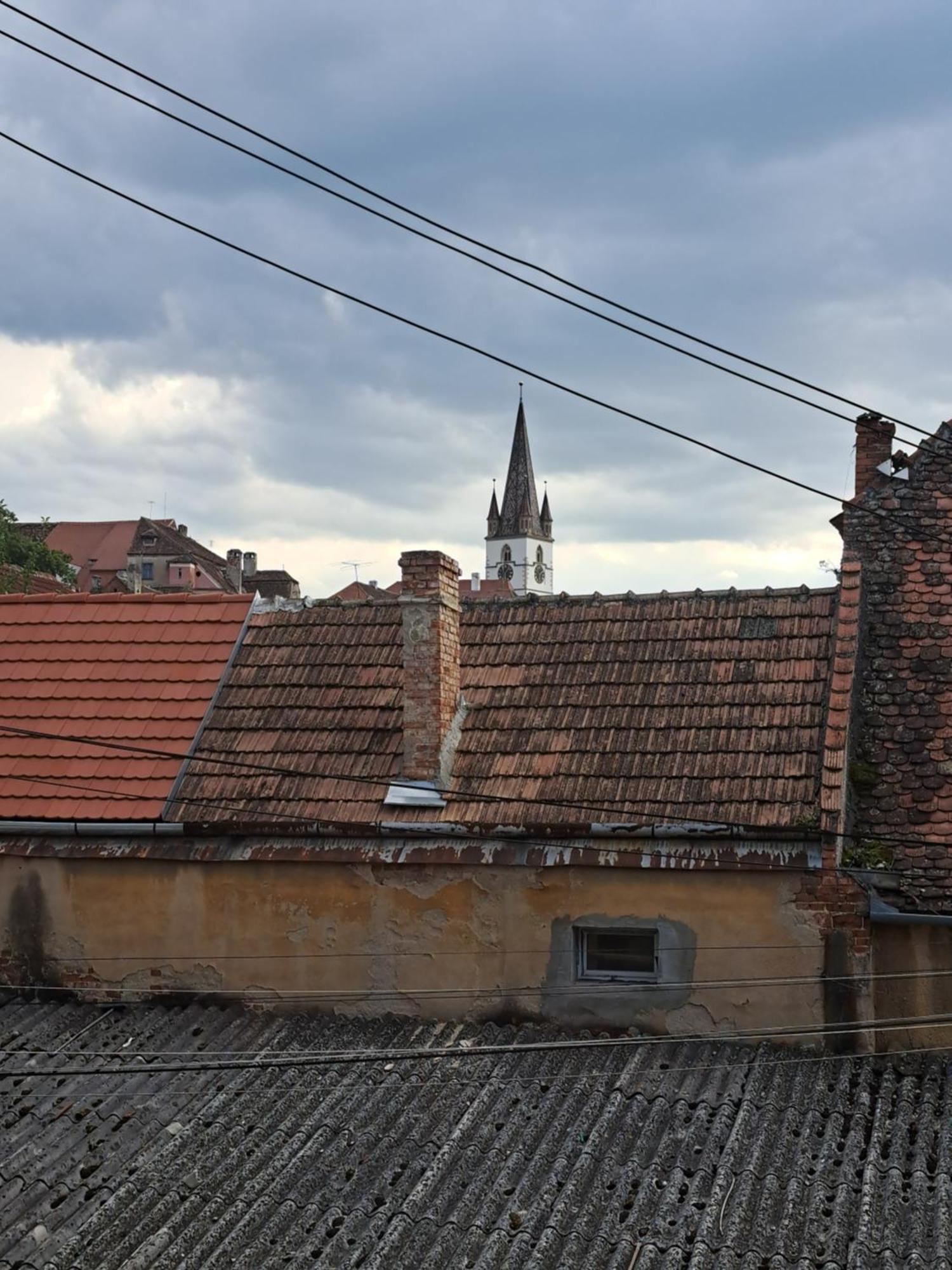 Free Garage In The Center-Delicia 4 Studio! Sibiu Luaran gambar