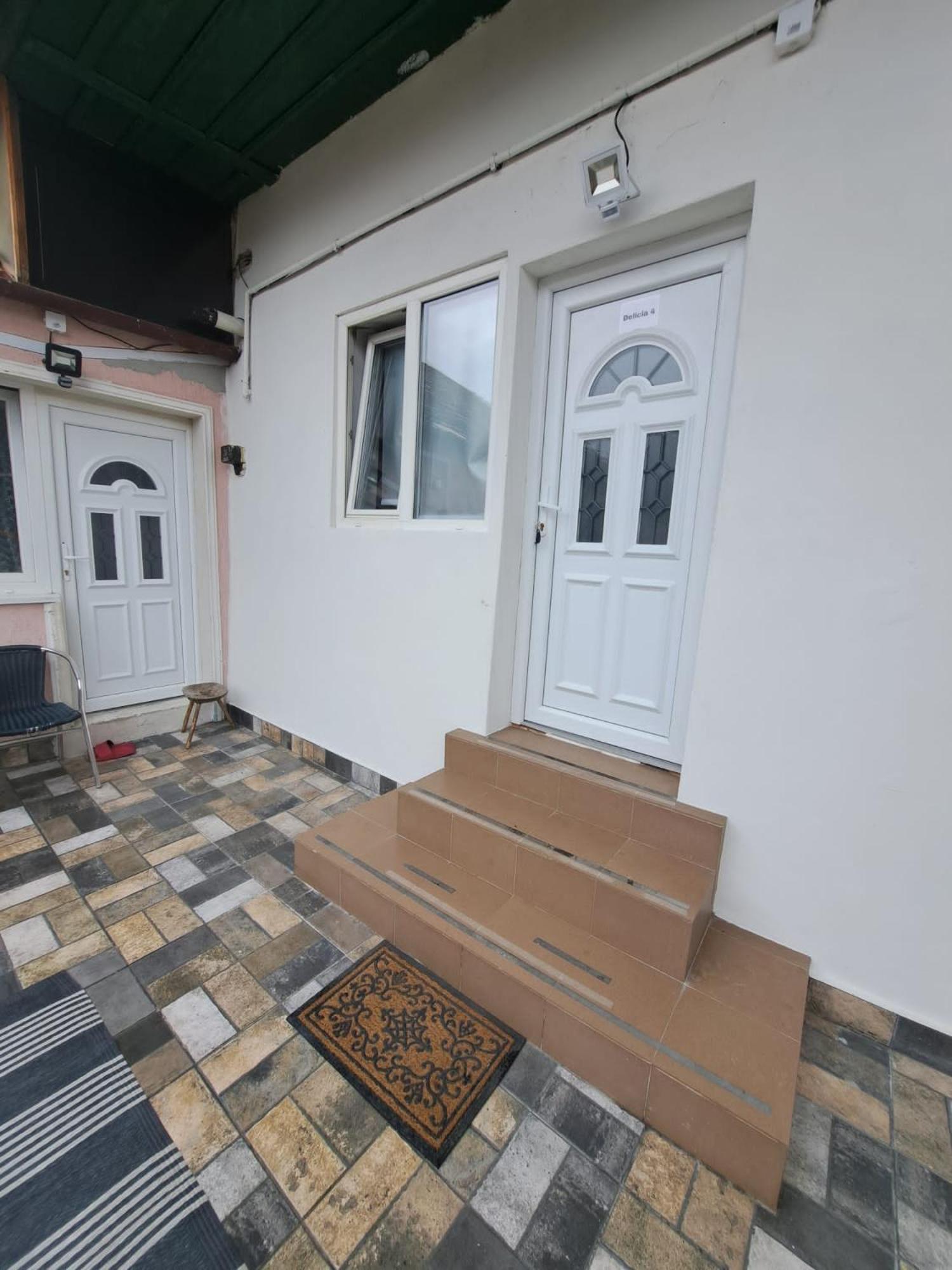 Free Garage In The Center-Delicia 4 Studio! Sibiu Luaran gambar